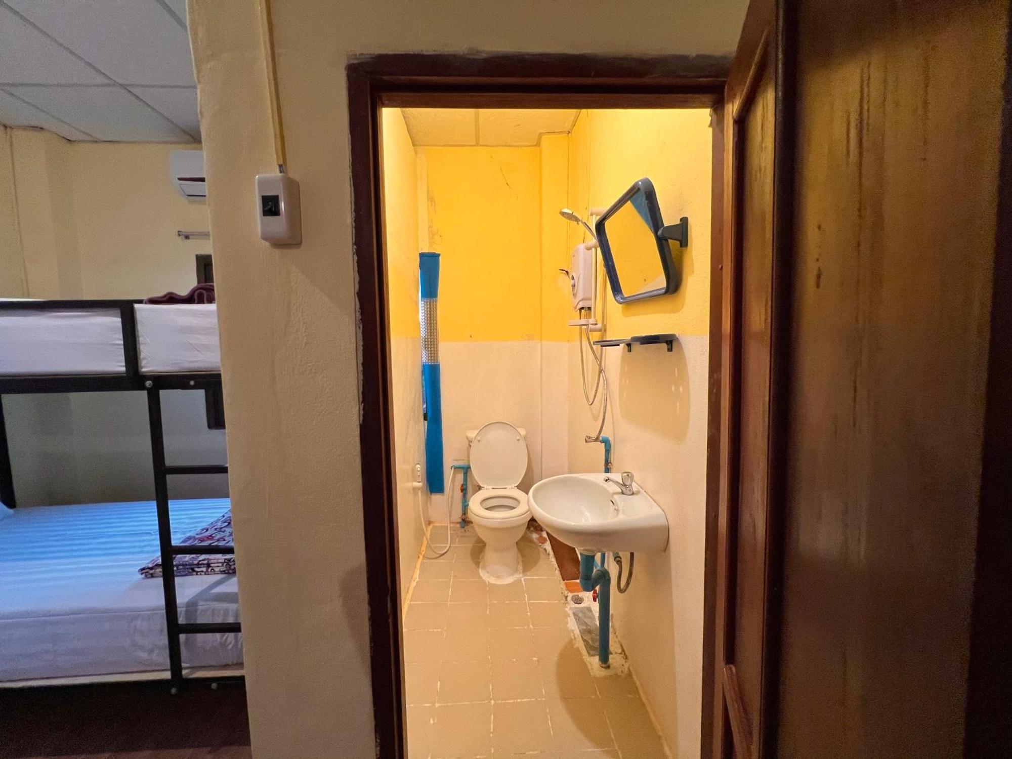 Easy Go Backpacker Hostel Vang Vieng Exterior photo