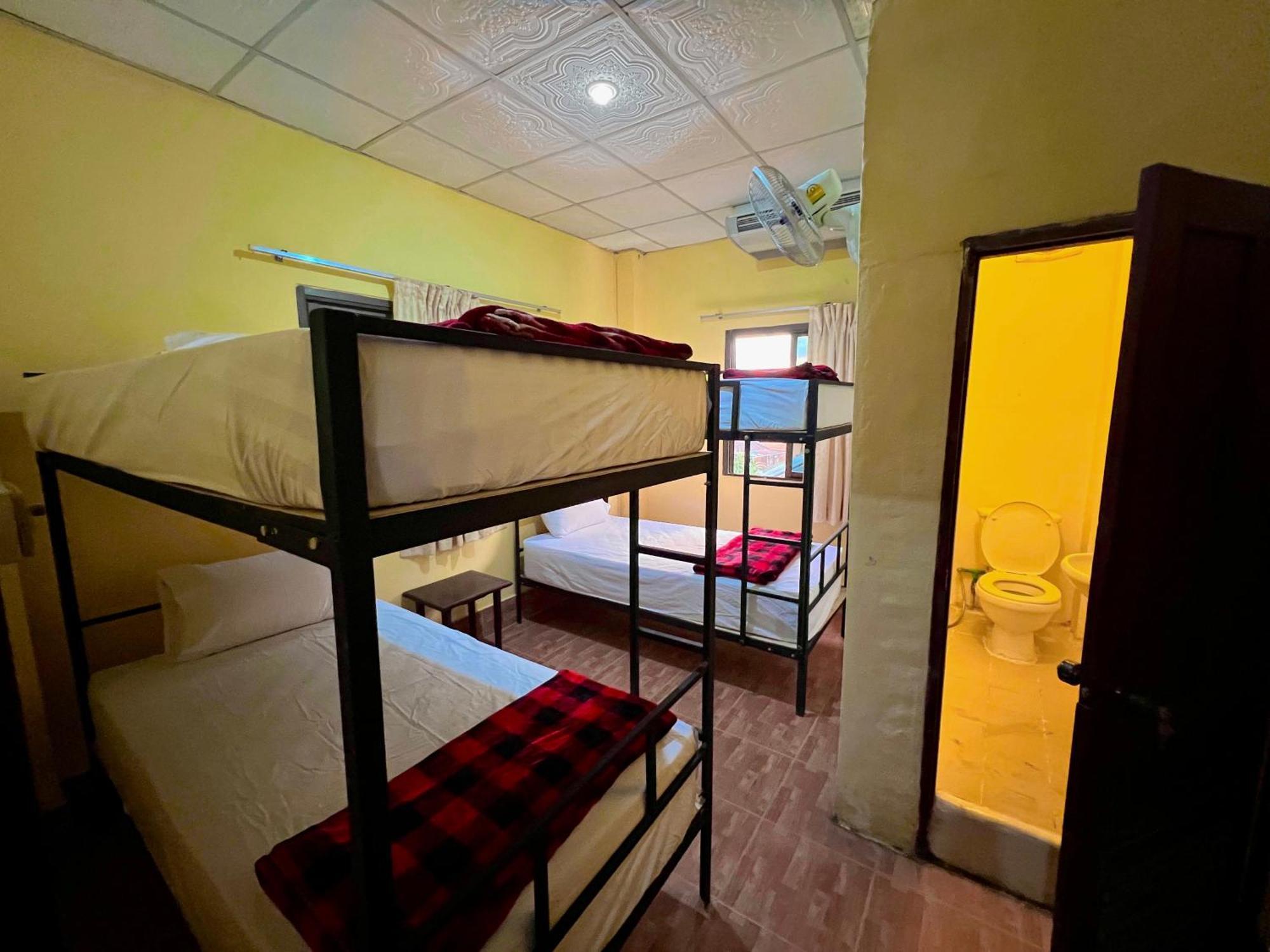 Easy Go Backpacker Hostel Vang Vieng Exterior photo