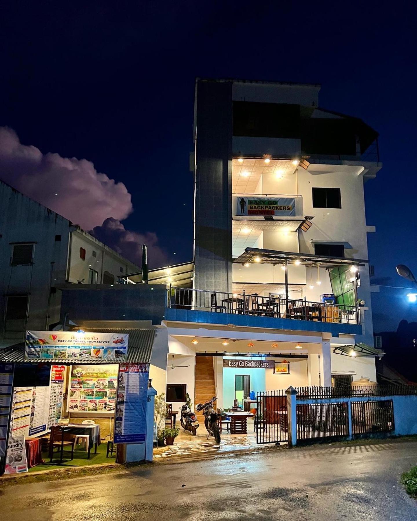 Easy Go Backpacker Hostel Vang Vieng Exterior photo