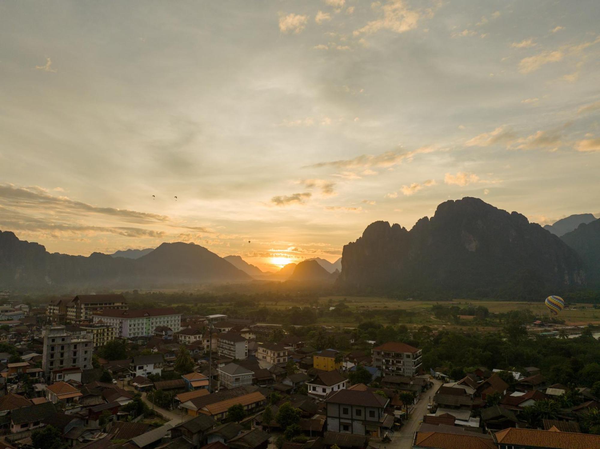 Easy Go Backpacker Hostel Vang Vieng Exterior photo