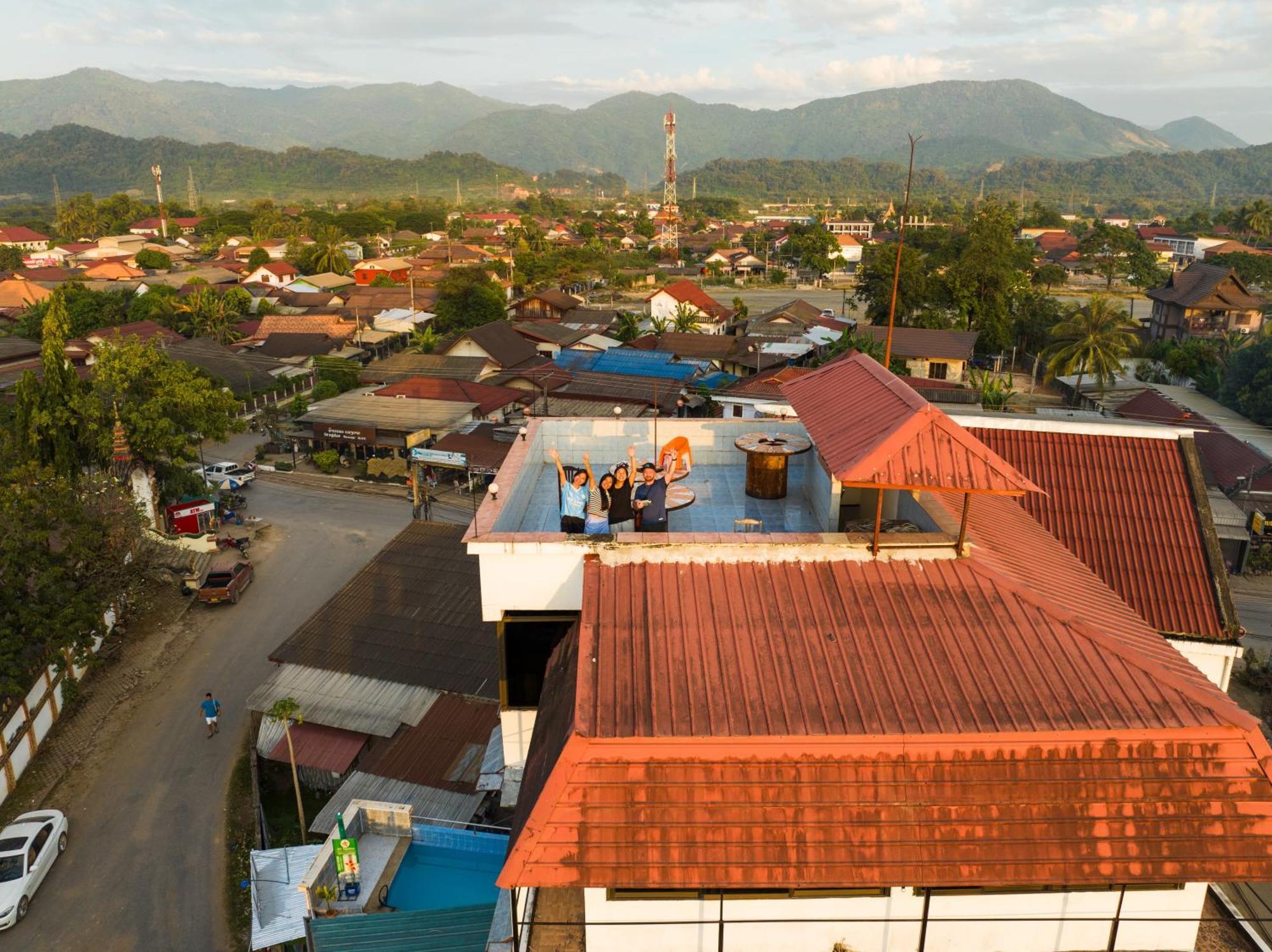 Easy Go Backpacker Hostel Vang Vieng Exterior photo