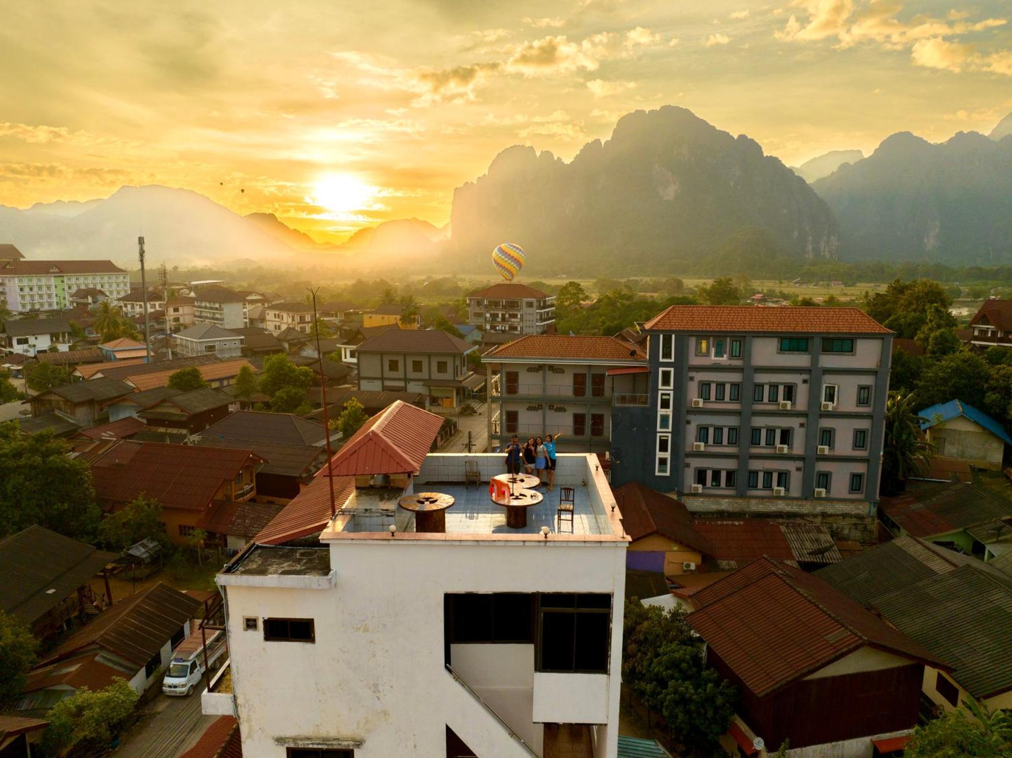 Easy Go Backpacker Hostel Vang Vieng Exterior photo
